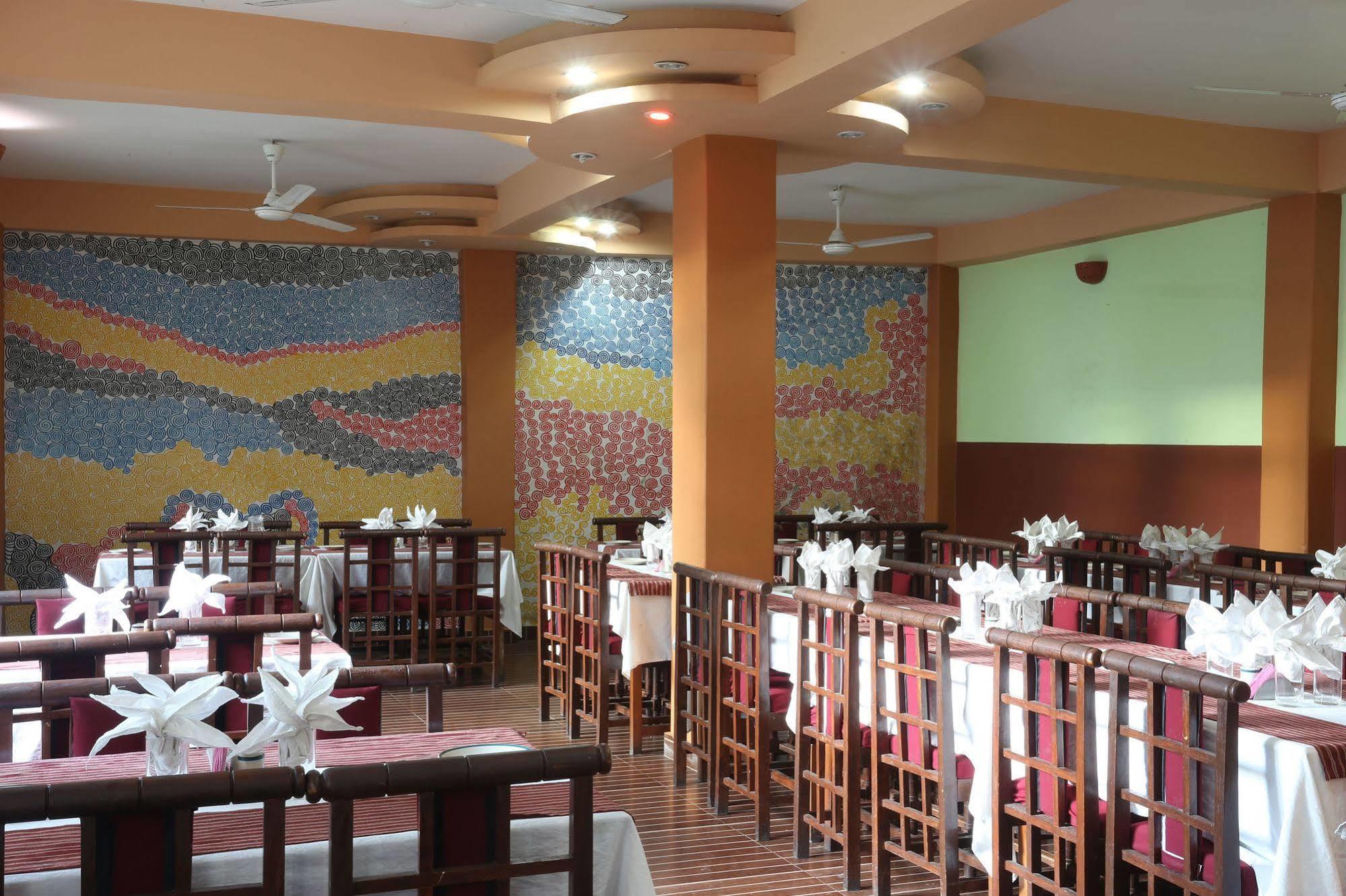 Golden Gate Hotel Pokhara Exterior foto