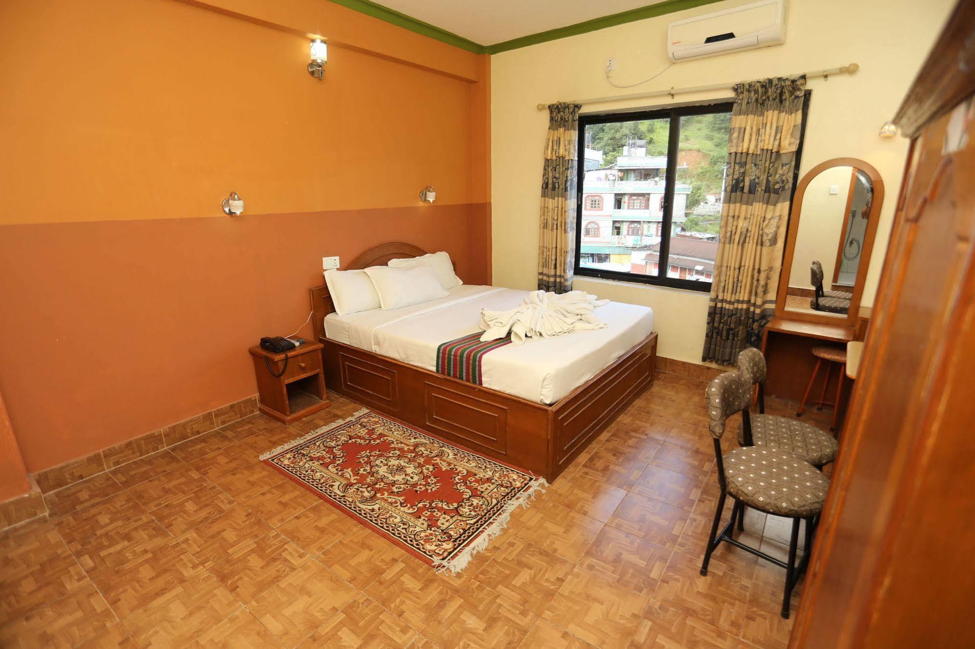 Golden Gate Hotel Pokhara Exterior foto