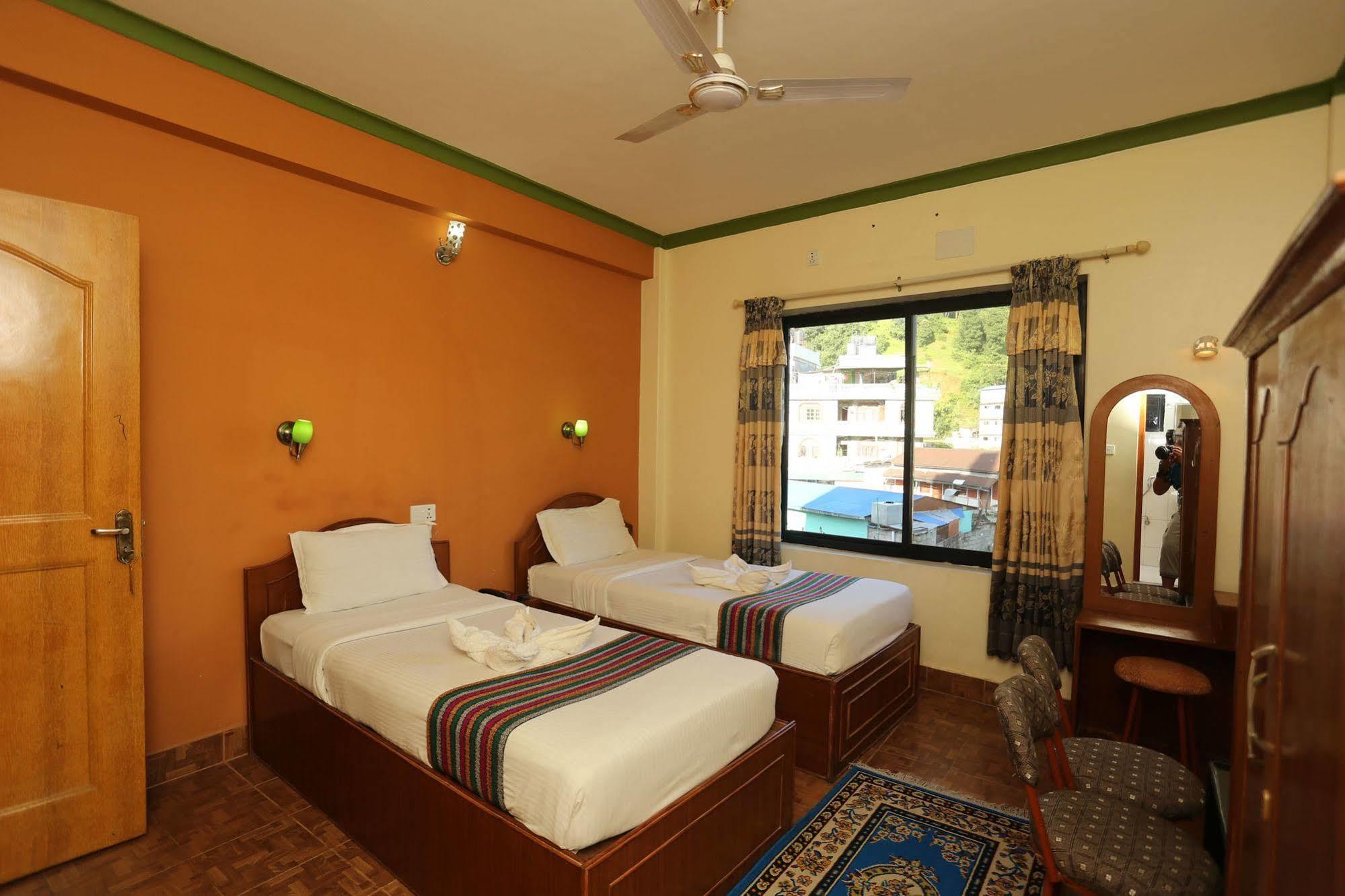 Golden Gate Hotel Pokhara Exterior foto