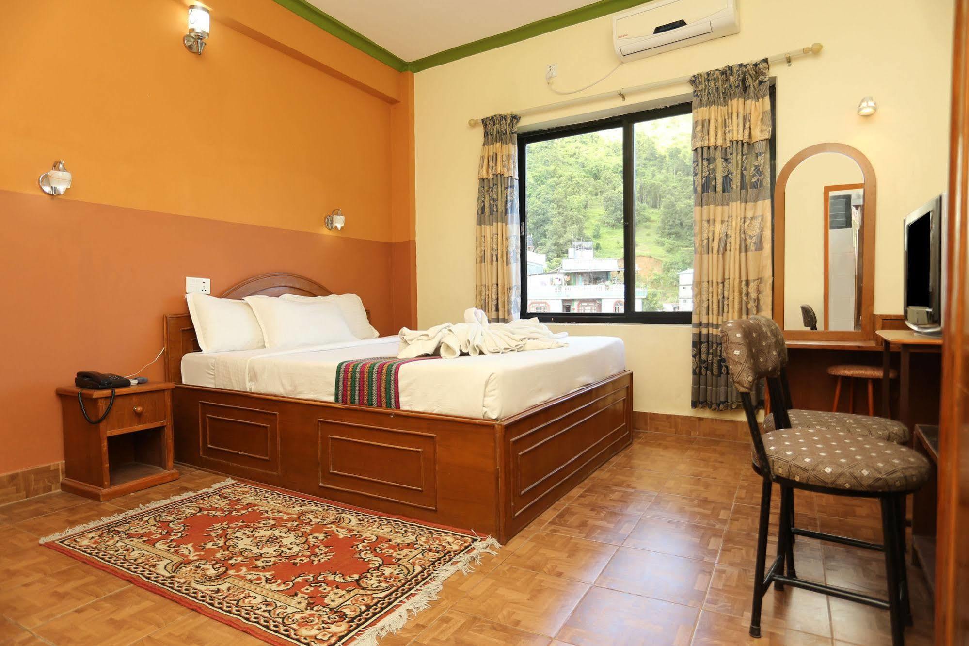 Golden Gate Hotel Pokhara Exterior foto