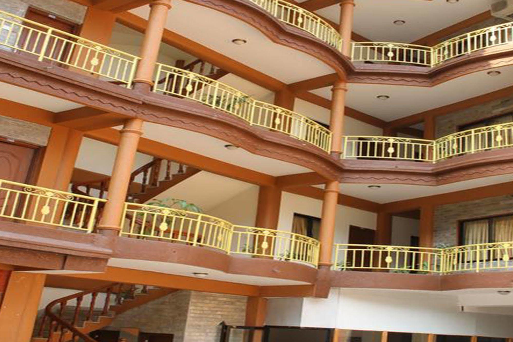 Golden Gate Hotel Pokhara Exterior foto