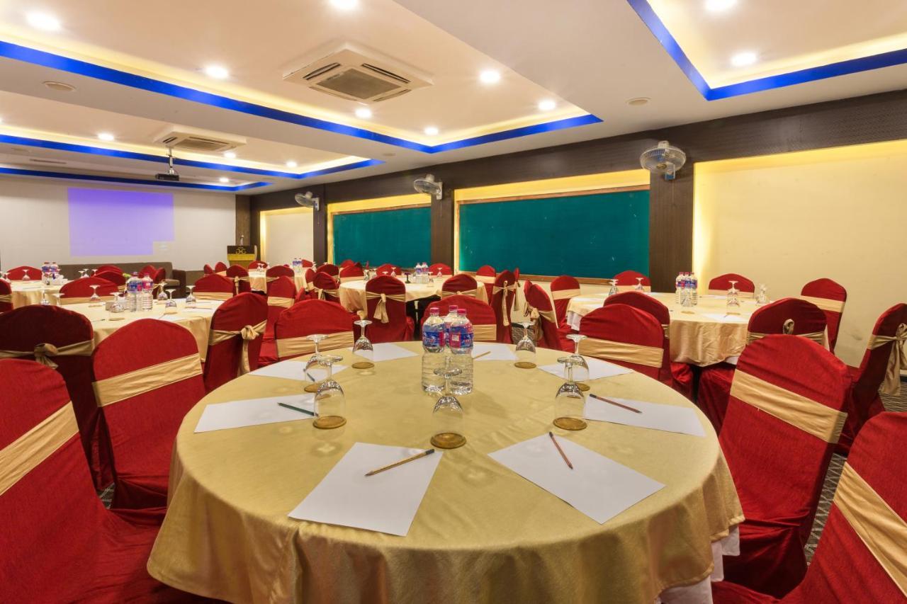 Golden Gate Hotel Pokhara Exterior foto