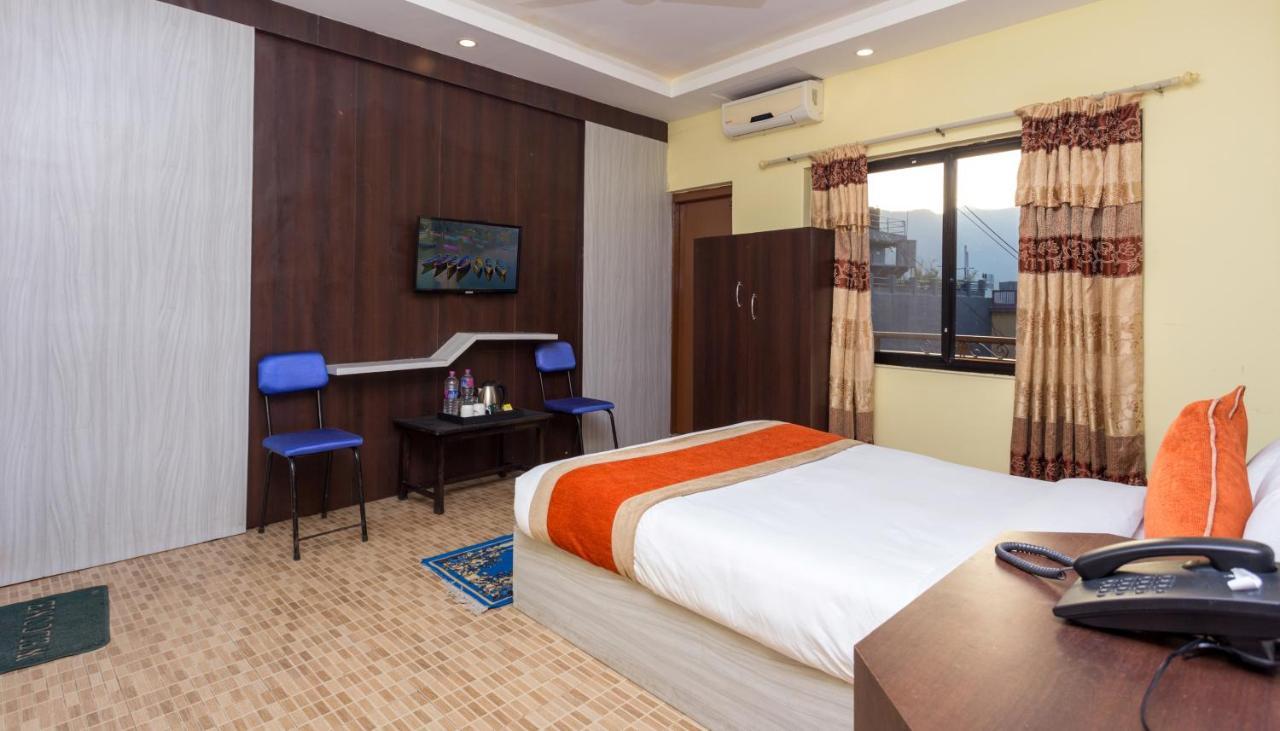 Golden Gate Hotel Pokhara Exterior foto