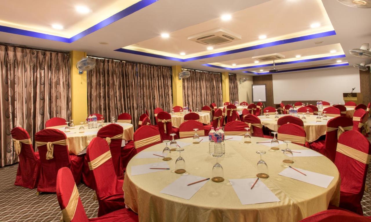 Golden Gate Hotel Pokhara Exterior foto