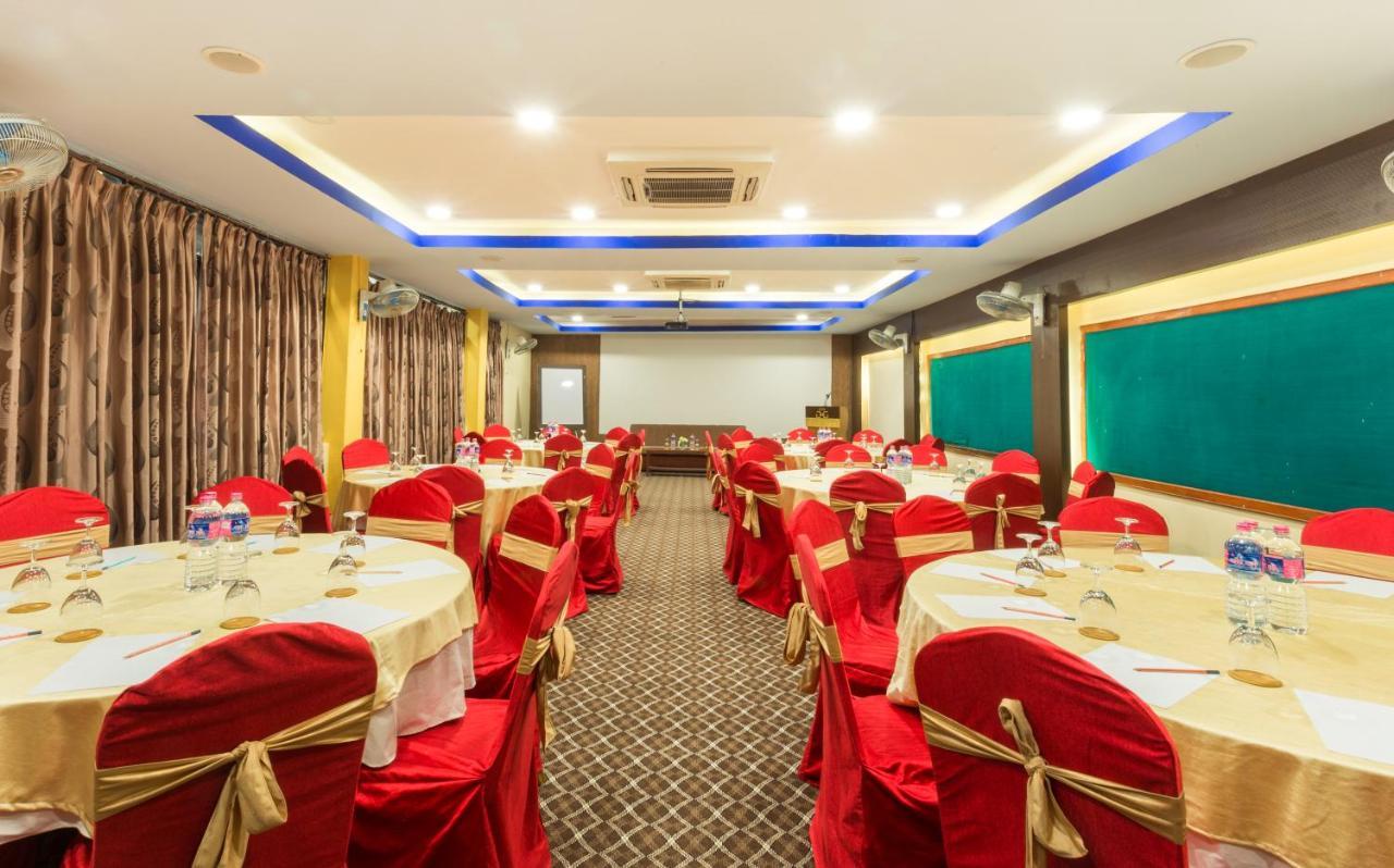 Golden Gate Hotel Pokhara Exterior foto